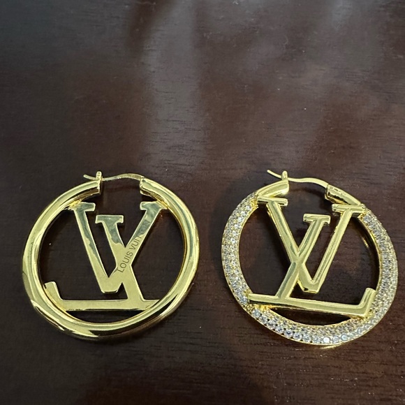 Authentic Louis Vuitton Gold Earrings LV Interlock - Picture 2 of 4